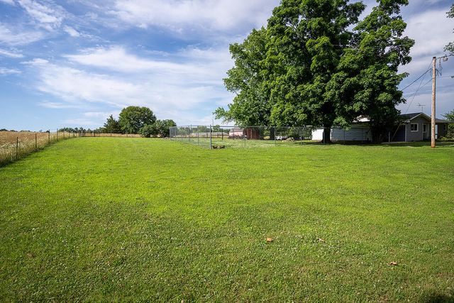 951 County Road 5740, Willow Springs, MO 65793