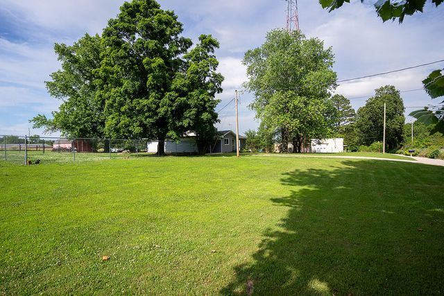 951 County Road 5740, Willow Springs, MO 65793