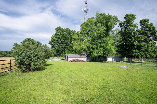 951 County Road 5740, Willow Springs, MO 65793