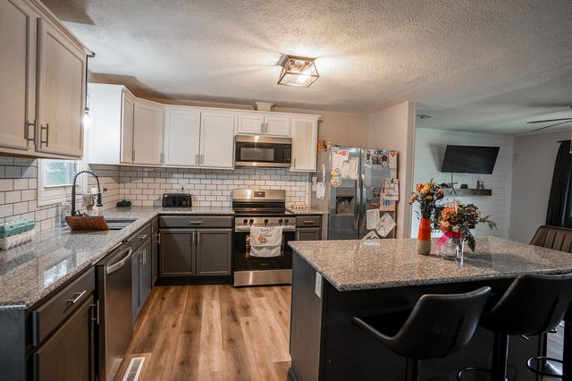 951 County Road 5740, Willow Springs, MO 65793