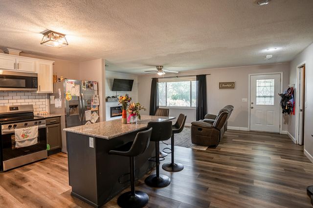 951 County Road 5740, Willow Springs, MO 65793