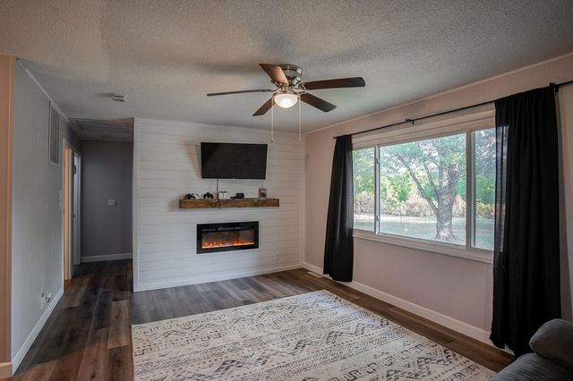 951 County Road 5740, Willow Springs, MO 65793