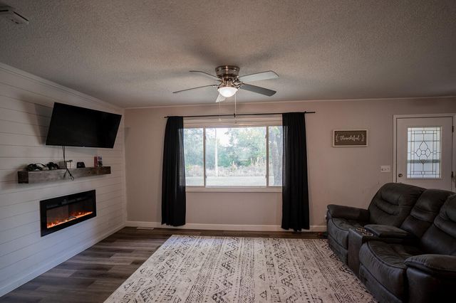 951 County Road 5740, Willow Springs, MO 65793