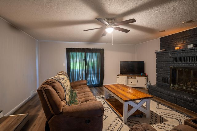 951 County Road 5740, Willow Springs, MO 65793