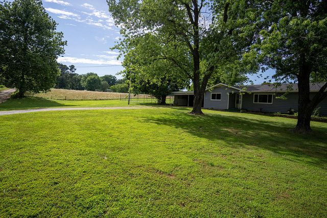 951 County Road 5740, Willow Springs, MO 65793