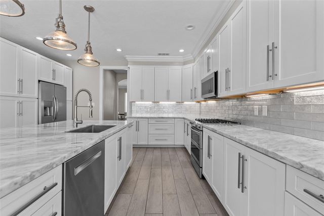 1511 Waterside Drive, League City, TX 77573