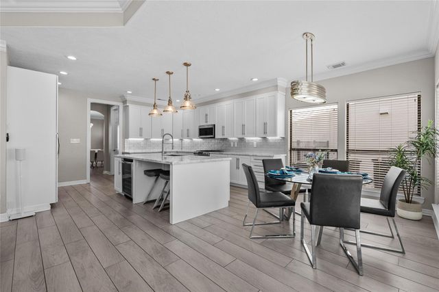1511 Waterside Drive, League City, TX 77573
