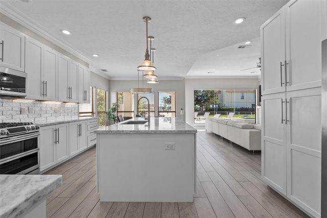1511 Waterside Drive, League City, TX 77573