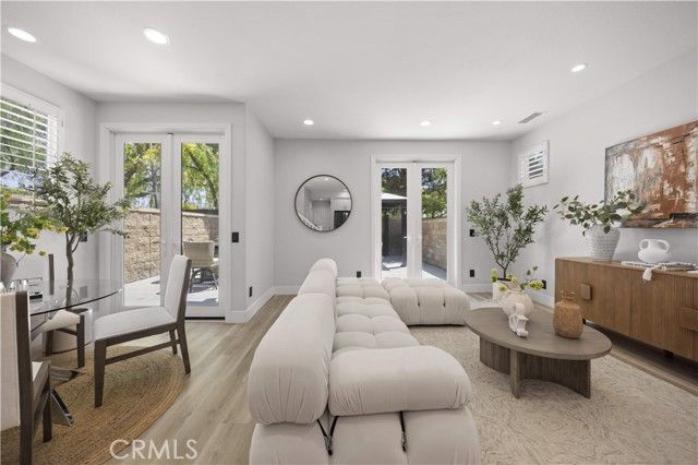 328 Flyers Ln, Tustin, CA 92782