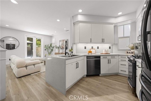 328 Flyers Ln, Tustin, CA 92782
