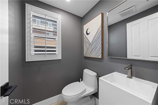 328 Flyers Ln, Tustin, CA 92782