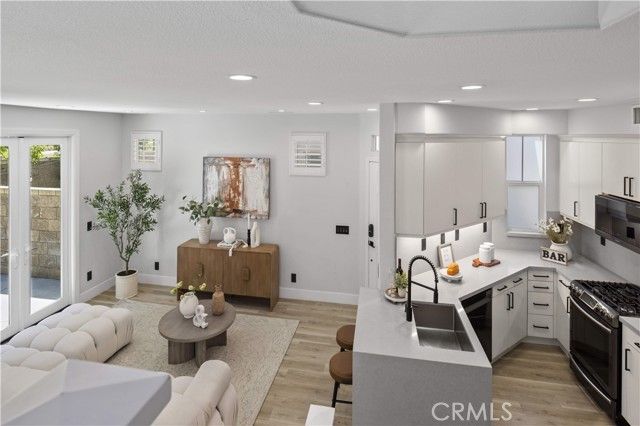328 Flyers Ln, Tustin, CA 92782