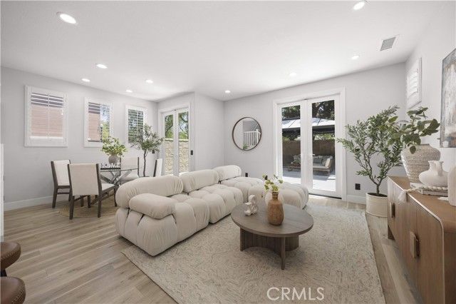 328 Flyers Ln, Tustin, CA 92782