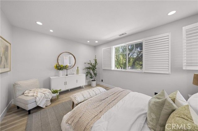 328 Flyers Ln, Tustin, CA 92782