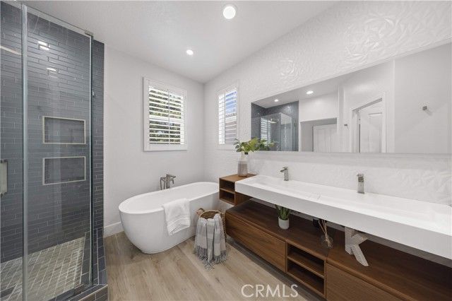 328 Flyers Ln, Tustin, CA 92782