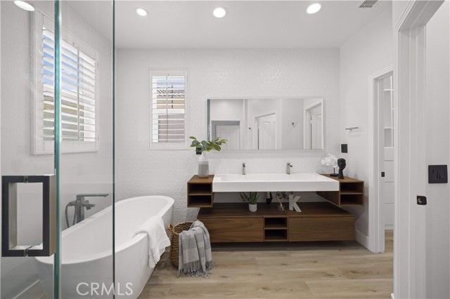 328 Flyers Ln, Tustin, CA 92782