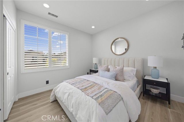 328 Flyers Ln, Tustin, CA 92782