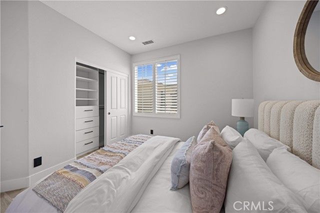 328 Flyers Ln, Tustin, CA 92782