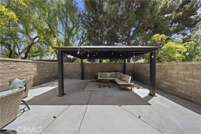 328 Flyers Ln, Tustin, CA 92782