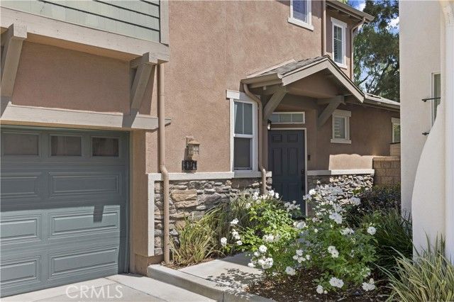 328 Flyers Ln, Tustin, CA 92782