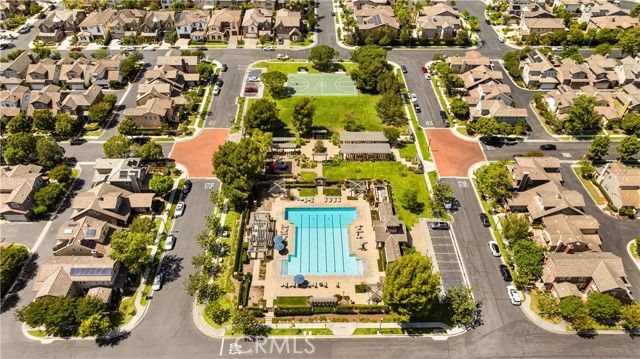 328 Flyers Ln, Tustin, CA 92782