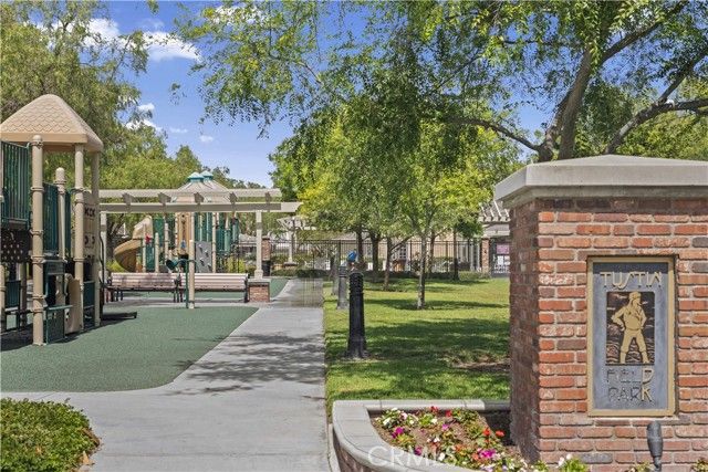 328 Flyers Ln, Tustin, CA 92782