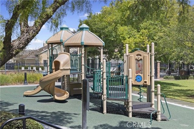 328 Flyers Ln, Tustin, CA 92782