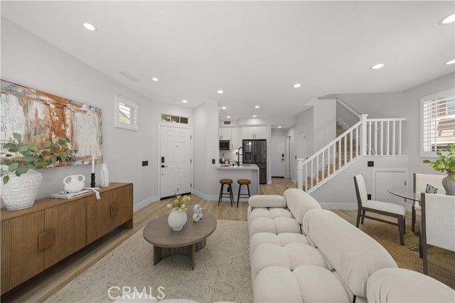 328 Flyers Ln, Tustin, CA 92782
