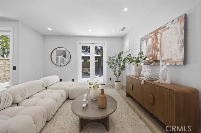 328 Flyers Ln, Tustin, CA 92782