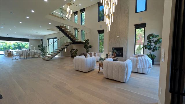 4528 Matilija Avenue, Sherman Oaks, CA 91423
