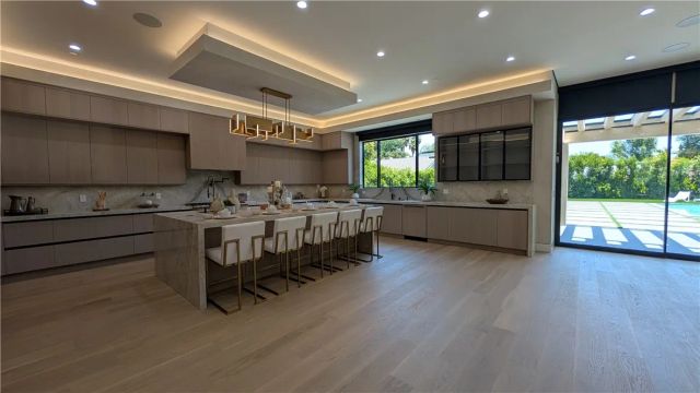 4528 Matilija Avenue, Sherman Oaks, CA 91423