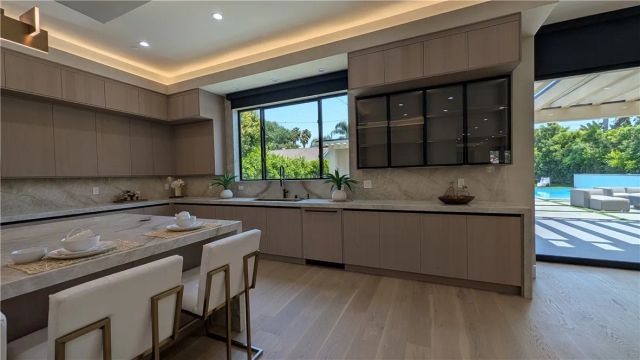 4528 Matilija Avenue, Sherman Oaks, CA 91423