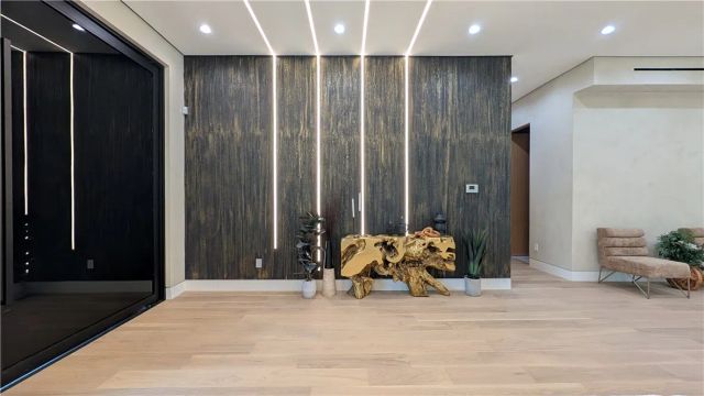 4528 Matilija Avenue, Sherman Oaks, CA 91423
