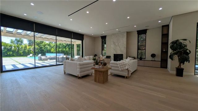 4528 Matilija Avenue, Sherman Oaks, CA 91423