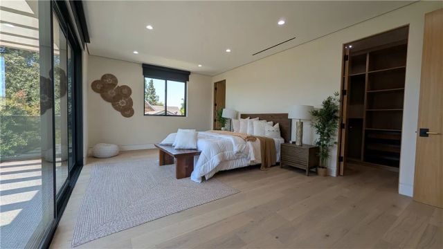 4528 Matilija Avenue, Sherman Oaks, CA 91423