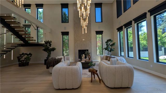4528 Matilija Avenue, Sherman Oaks, CA 91423
