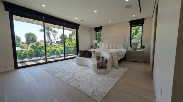 4528 Matilija Avenue, Sherman Oaks, CA 91423