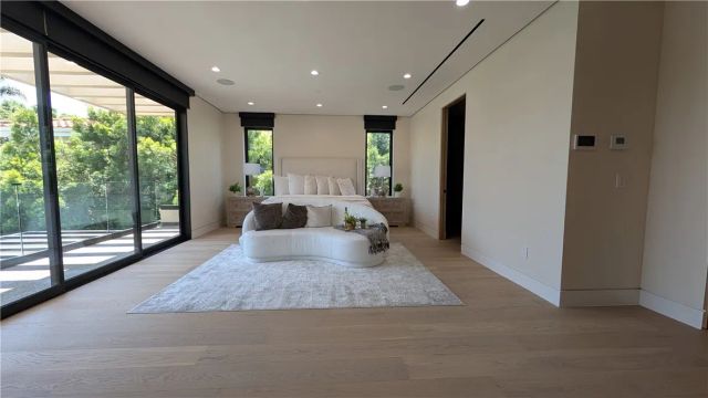 4528 Matilija Avenue, Sherman Oaks, CA 91423
