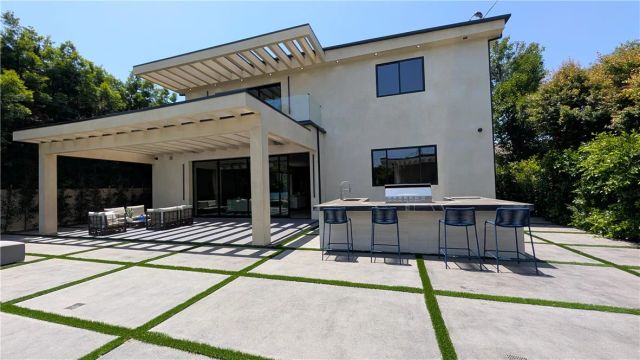 4528 Matilija Avenue, Sherman Oaks, CA 91423