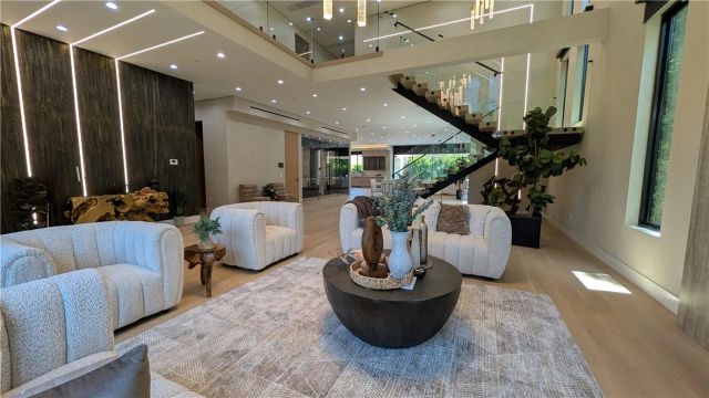 4528 Matilija Avenue, Sherman Oaks, CA 91423