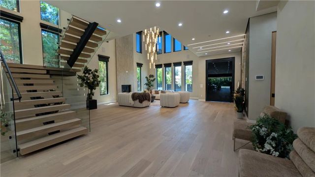 4528 Matilija Avenue, Sherman Oaks, CA 91423
