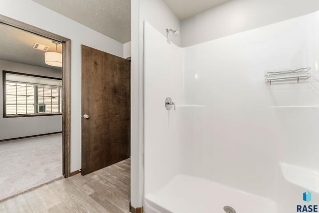 2545 E Meadowside Pl Place, Sioux Falls, SD 57108