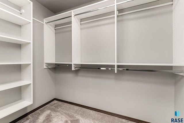 2545 E Meadowside Pl Place, Sioux Falls, SD 57108