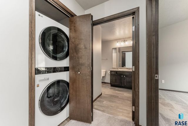 2545 E Meadowside Pl Place, Sioux Falls, SD 57108