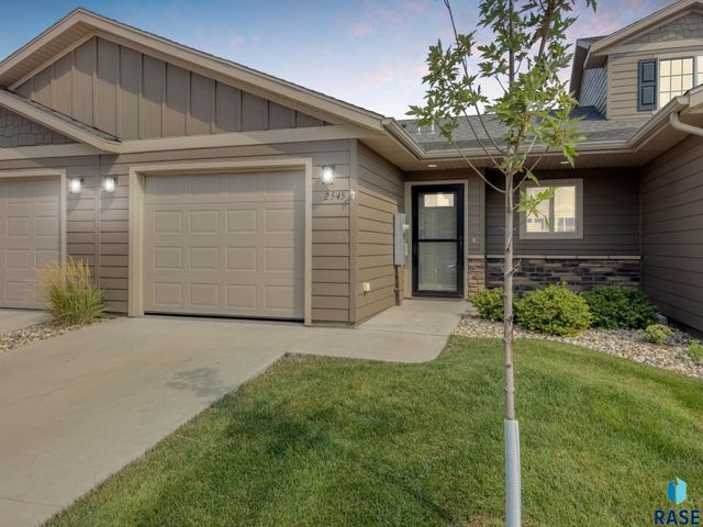 2545 E Meadowside Pl Place, Sioux Falls, SD 57108