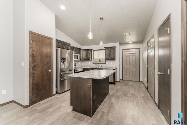 2545 E Meadowside Pl Place, Sioux Falls, SD 57108