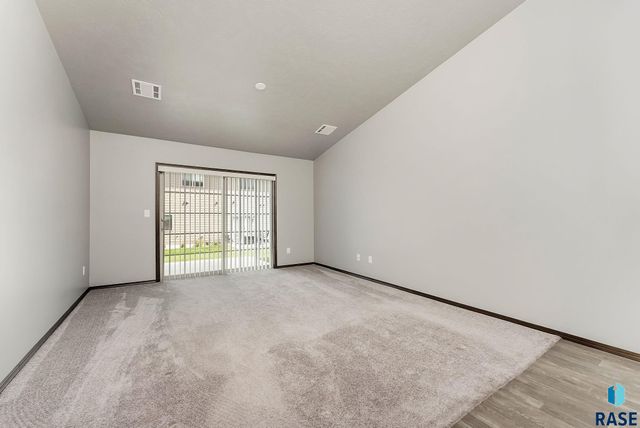 2545 E Meadowside Pl Place, Sioux Falls, SD 57108