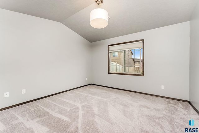 2545 E Meadowside Pl Place, Sioux Falls, SD 57108