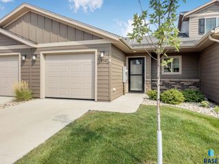 2545 E Meadowside Pl Place, Sioux Falls, SD 57108