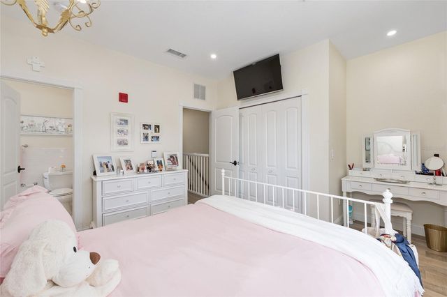 621 SW 10TH STREET 201, Gainesville, FL 32601